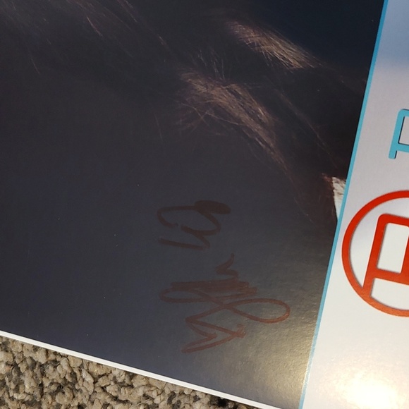 Hannah Ellis Hand Signed Autograph Photo - Picture 2 of 4